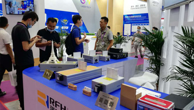 Korea-Kundenauftrag 355-nm-Ultraviolett-Lasersystem zum Schneiden oder Trennen von Leiterplatten
