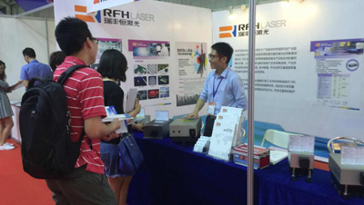 Ein Kunde aus Singapur kauft einen UV-Laser von RFH für die Keramikmarkierung