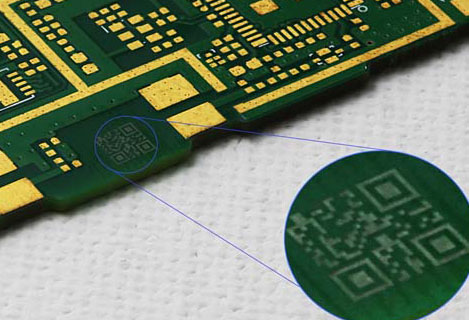 Hochleistungs-UV-Lasergravur QR-Code auf PCB