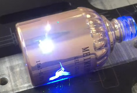 Laserentfernung von Glasbeschichtungen mit dem 10-Watt-Ultraviolettlaser RFH