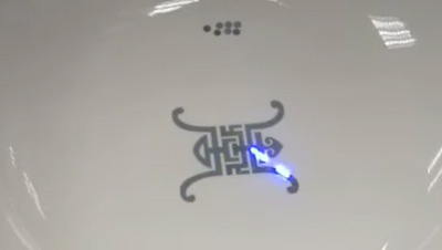 RFH 5W Nanosekunden-UV-Laserstrahler graviert Logo auf der Oberfläche von Keramik