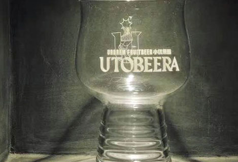 Weinglas mit 532 nm grünem lasergraviertem Logo