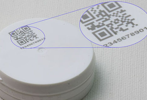 Ultrastabiler Nanosekunden-Laser-Markierungs-QR-Code auf Plastikkappe