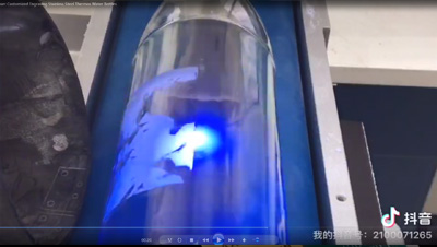 UV-DPSS-Laser Kundenspezifische Gravur Edelstahl-Thermoswasserflaschen